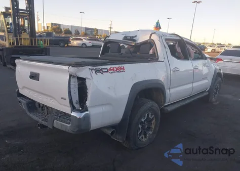 2017 Toyota Tacoma Trd Off Road z USA, uszkodzony, nr VIN 3TMCZ5AN5HM099949